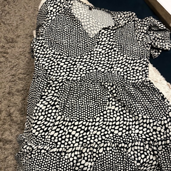 Flowy Patterned Dress. Size large. EUC. Worn once. - Picture 5 of 7